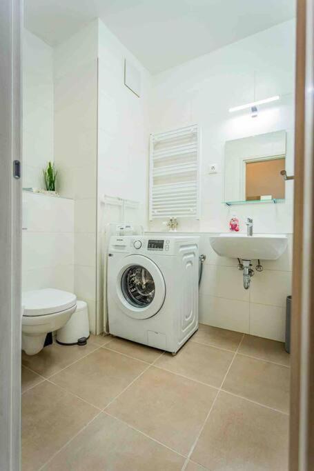 Corvin Luxury Quiet Apartment